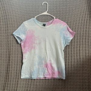 Woman’s size large (fits like a size small) wild fable tie die t-shirt